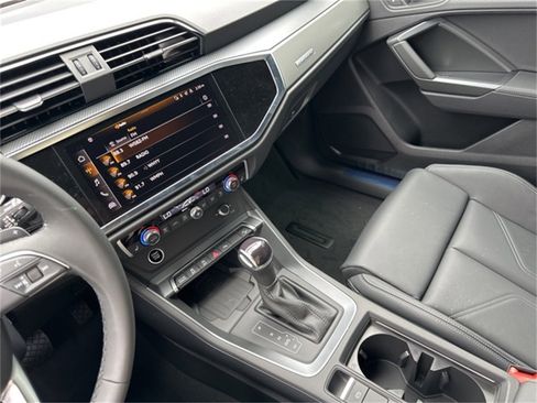 New 2025 Audi Q3 2.0T Premium image 25