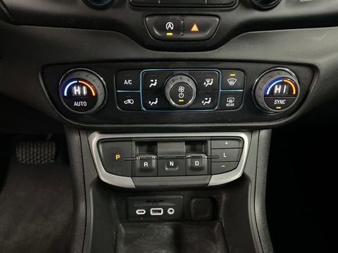 Certified 2022 GMC Terrain SLE w/ Driver Convenience Package image 18