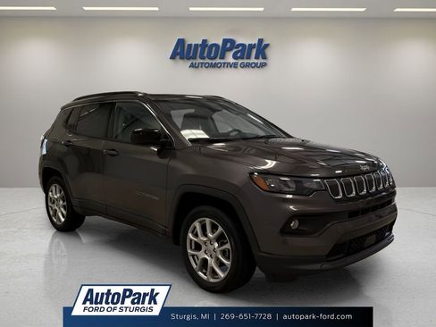 Used 2022 Jeep Compass Latitude w/ Sun and Sound Group image 1