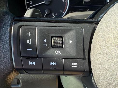 Used 2023 Nissan Rogue SV image 13