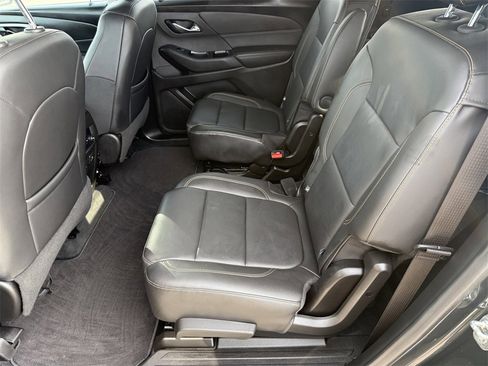 Used 2021 Chevrolet Traverse LT w/ LT Premium Package image 11