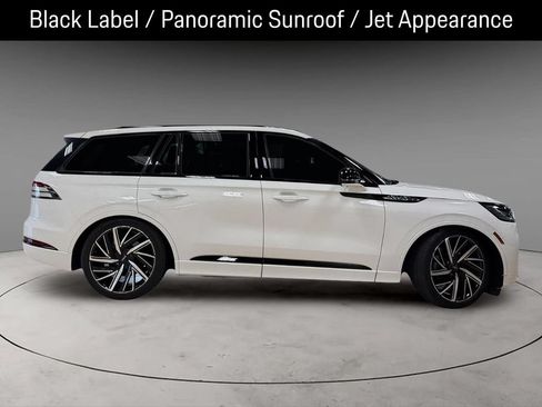Certified 2025 Lincoln Aviator Black Label w/ Jet Appearance Package AWD/4WD image 3