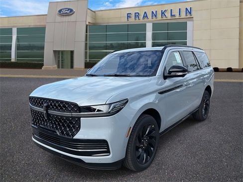 New 2025 Lincoln Navigator Reserve w/ Jet Appearance Package image 3