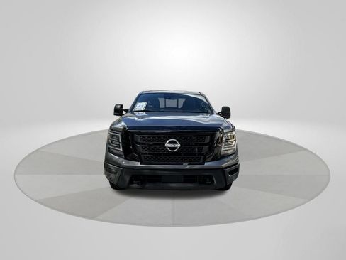 Used 2023 Nissan Titan SV w/ SV Convenience Package image 2
