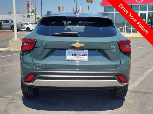 Used 2025 Chevrolet Trax LT FWD image 31