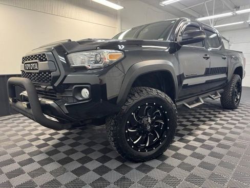Used 2017 Toyota Tacoma TRD Pro AWD/4WD image 3