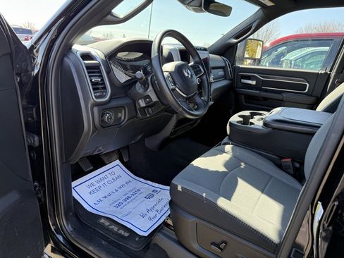 Used 2024 RAM 2500 Big Horn w/ Safety Group image 10