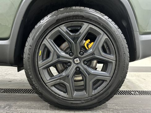 Used 2023 Rivian R1S Adventure image 10