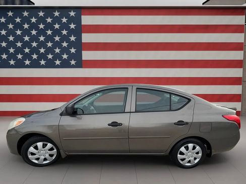 Used 2013 Nissan Versa S Plus image 4