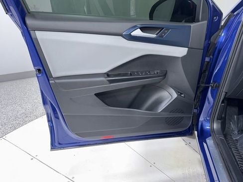 Used 2022 Volkswagen Taos SE image 10