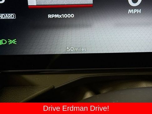 Used 2025 Nissan Kicks SR AWD/4WD image 32