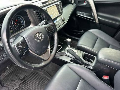 Used 2018 Toyota RAV4 Limited image 4