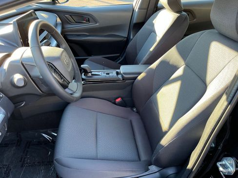 Used 2025 Toyota Prius LE image 34