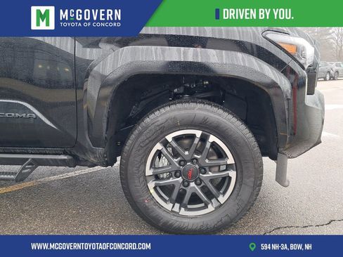 Used 2025 Toyota Tacoma TRD Sport AWD/4WD image 11