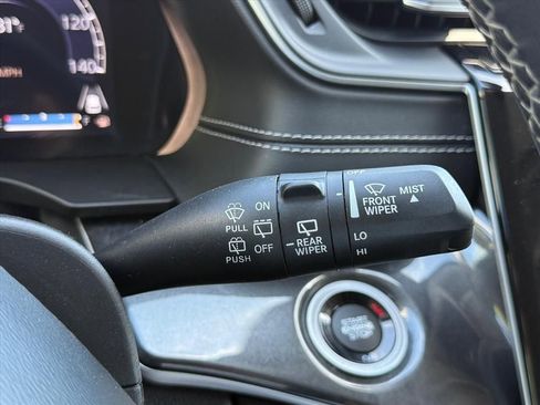 Used 2022 Jeep Grand Cherokee Laredo w/ Luxury Tech Group I RWD image 21