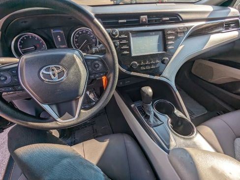Used 2018 Toyota Camry LE image 22