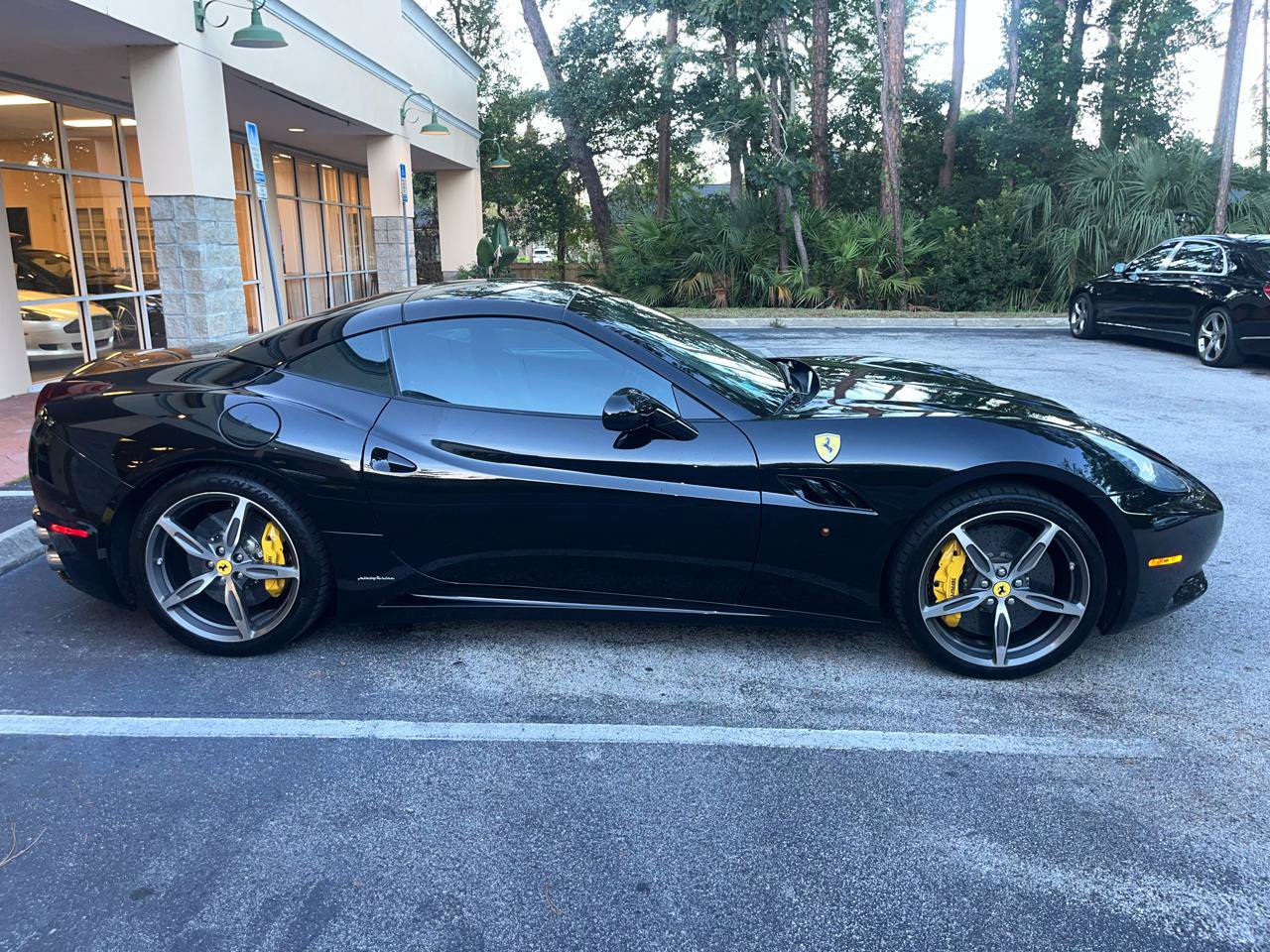 Used 2010 Ferrari California RWD image 17