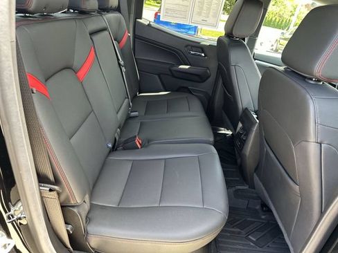 Used 2025 Chevrolet Colorado Z71 w/ Z71 Convenience Package 2 AWD/4WD image 31
