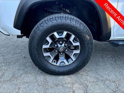 Used 2021 Toyota Tacoma TRD Off-Road w/ Technology Package image 8
