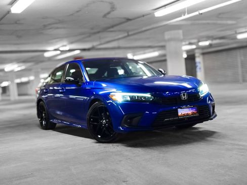 Used 2023 Honda Civic Sport image 4