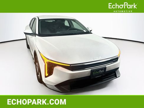 Used 2025 Kia K4 FWD image 1
