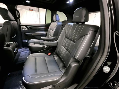 Used 2025 Buick Enclave Avenir w/ Trailering Package, 5000 lbs. AWD/4WD image 23