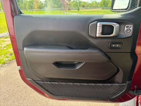 Used 2021 Jeep Wrangler Unlimited Sahara w/ Uconnect 4C Nav & Sound Group AWD/4WD image 19