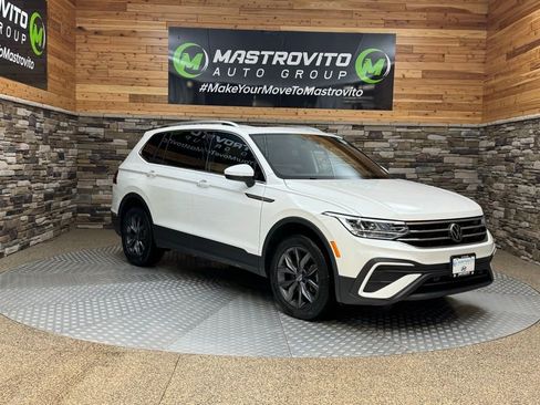 Used 2023 Volkswagen Tiguan SE w/ Panoramic Sunroof Package image 14