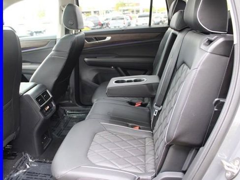 Used 2025 Volkswagen Atlas SEL Premium R-Line AWD/4WD image 27