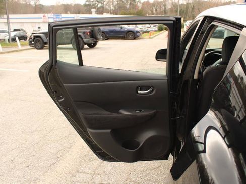 Used 2015 Nissan Leaf S FWD image 16