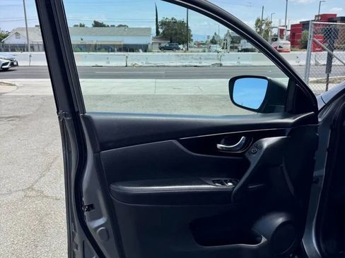 Used 2017 Nissan Rogue Sport SV FWD image 16