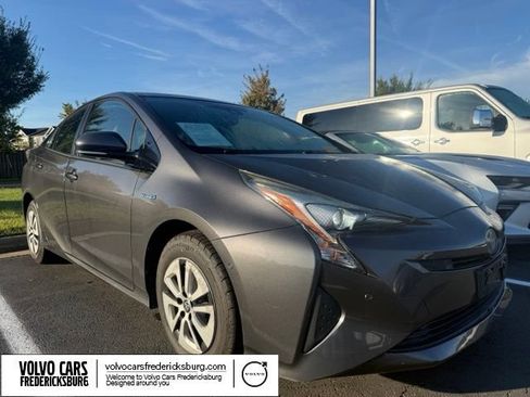 Used 2018 Toyota Prius Four FWD image 1