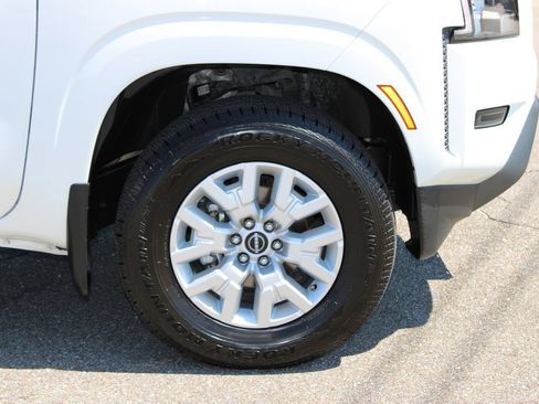 Used 2022 Nissan Frontier SV AWD/4WD image 5