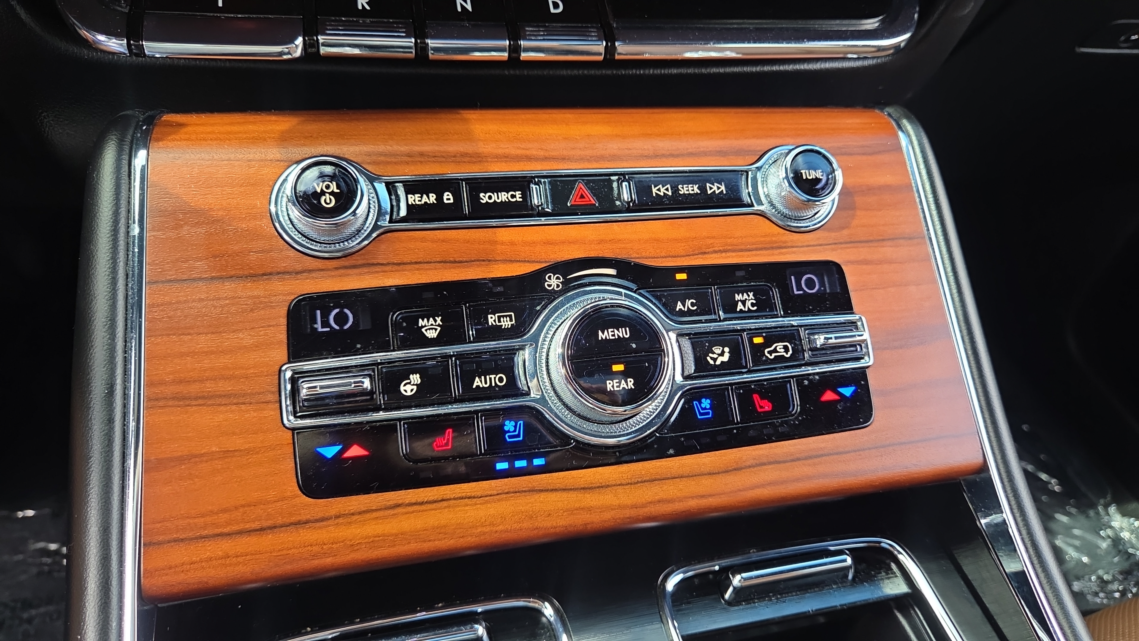 Used 2020 Lincoln Aviator Reserve w/ Equipment Group 201A RWD image 28