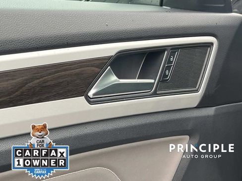 Used 2023 Volkswagen Atlas SE w/ Black Wheel Package FWD image 13