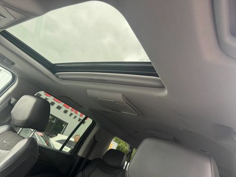 Used 2019 Cadillac Escalade ESV Luxury AWD/4WD image 18