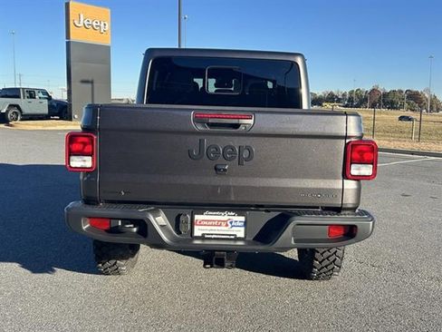 New 2025 Jeep Gladiator Sport image 9