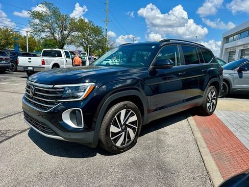 Certified 2025 Volkswagen Atlas SE FWD image 3