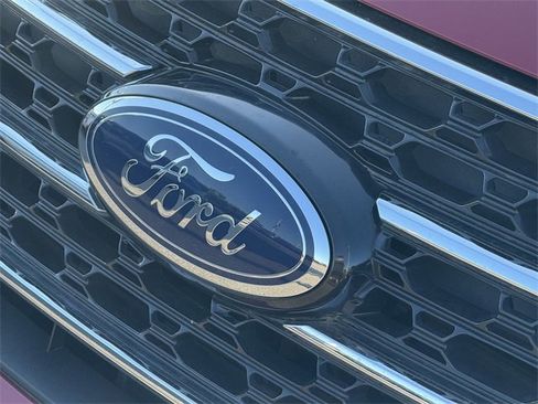 Certified 2023 Ford Explorer XLT w/ Class IV Trailer Tow Package image 24