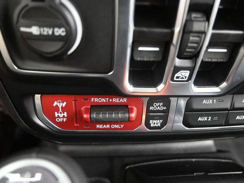 Used 2025 Jeep Gladiator Rubicon w/ Convenience Group AWD/4WD image 34