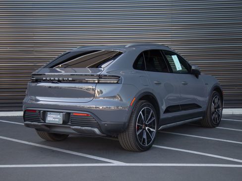 Used 2025 Porsche Macan 4S Electric AWD/4WD image 9