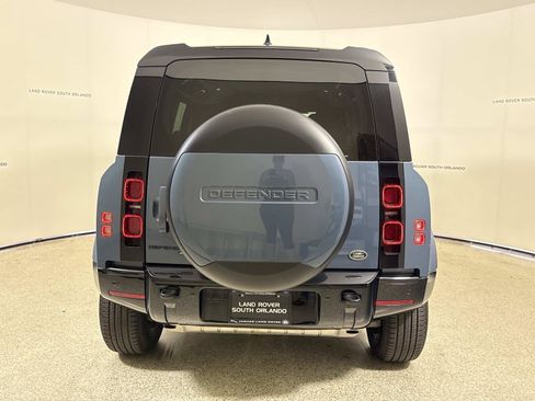 Used 2023 Land Rover Defender 110 X-Dynamic SE AWD/4WD image 4