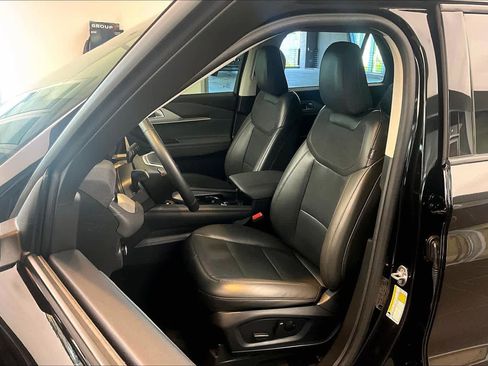 Used 2025 Ford Explorer Active w/ Active Comfort Package RWD image 8