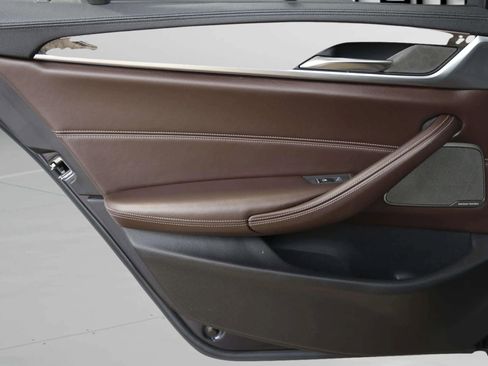 Used 2017 BMW 540i xDrive image 24