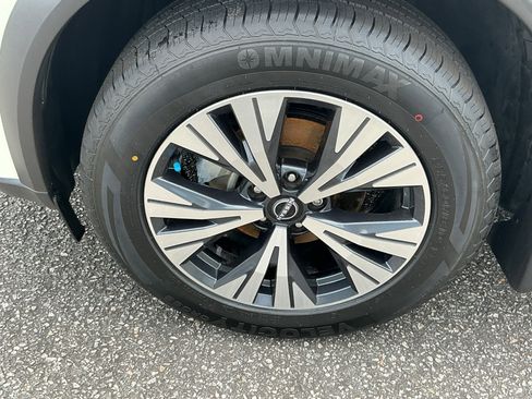 Certified 2023 Nissan Rogue SV w/ SV Premium B Package FWD image 8