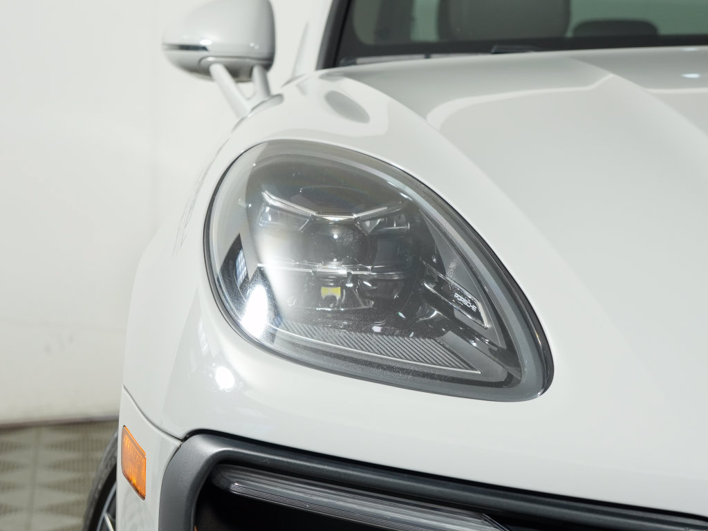 Certified 2023 Porsche Macan AWD/4WD image 11