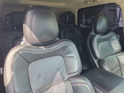 Used 2023 Lincoln Aviator Reserve w/ Equipment Group 201A image 4