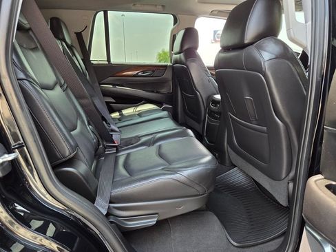 Used 2020 Cadillac Escalade Premium Luxury RWD image 13