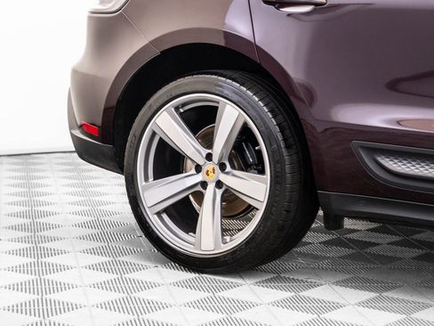 Certified 2023 Porsche Macan image 35