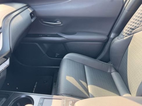 Used 2019 Lexus UX 200 image 13